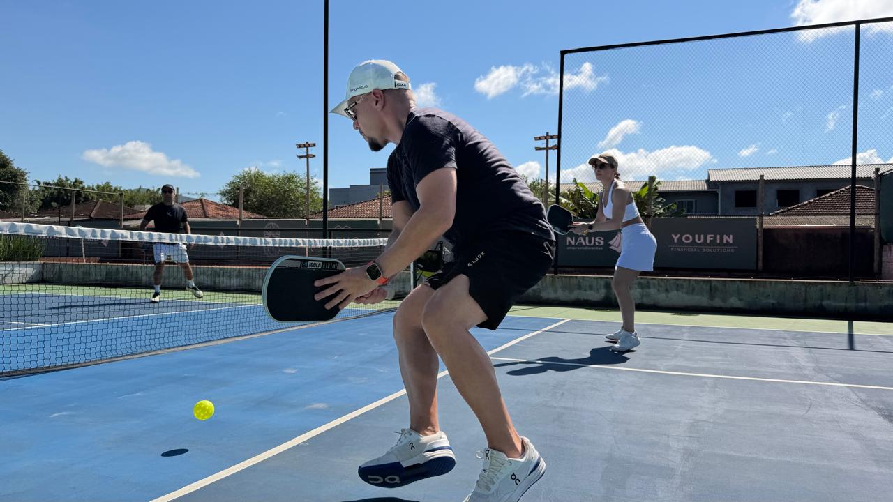 Atleta de Pickleball em ação